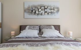Central Boutique Apartments With Balconies, In Walking Distance To The Sea